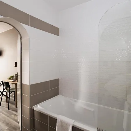 Suzane 3* Angers