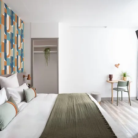 Готель Suzane Анже