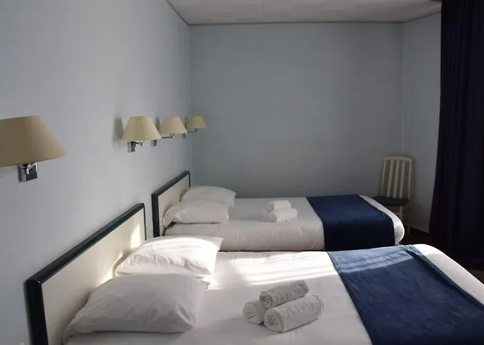 Suzane Готель 3*