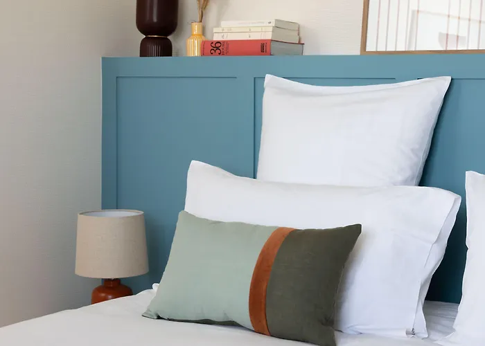 Suzane Готель 3*