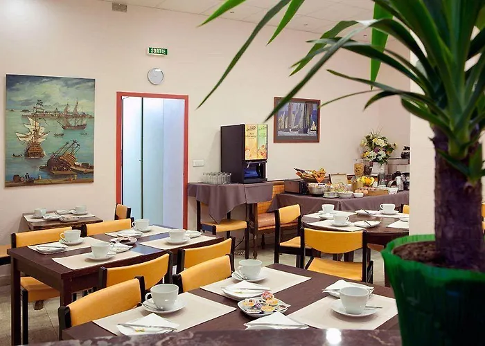 Готель Suzane Анже