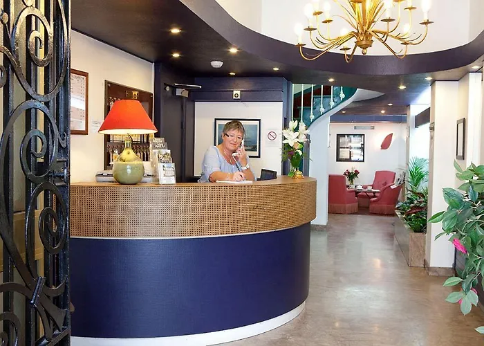 Suzane Готель 3*