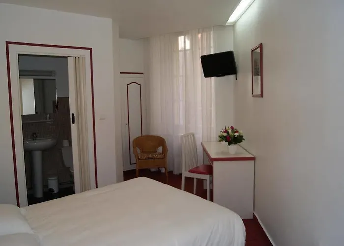 酒店 Suzane 昂热